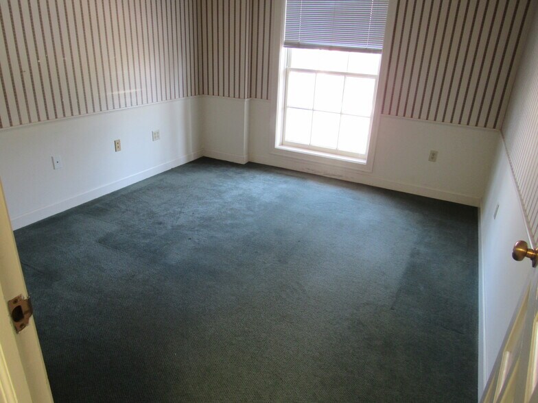 More Photos Of 710 Main St, Columbus Office For Sale