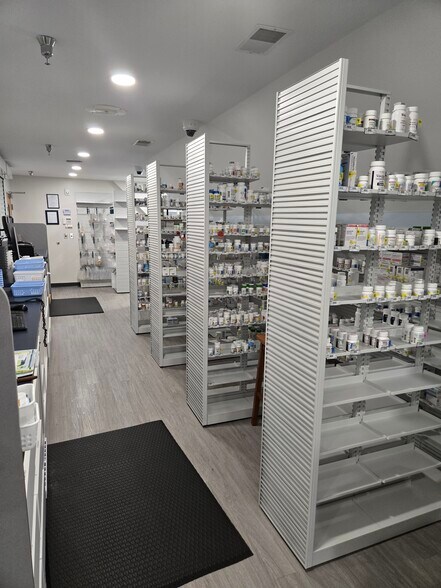 More Photos Of 690 S Trumbull St, Bay City Loft Creative Space For Sale