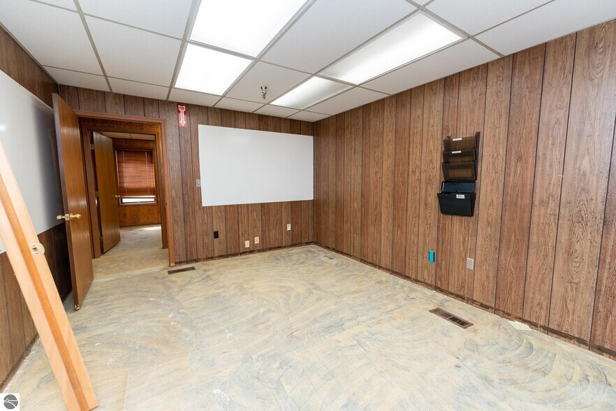 More Photos Of 910 Industrial Dr, Mount Pleasant Warehouse For Sale