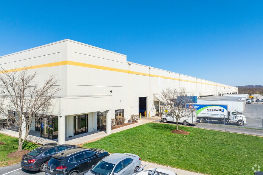Primary Photo Of 1400 Aip Dr, Middletown Warehouse For Lease