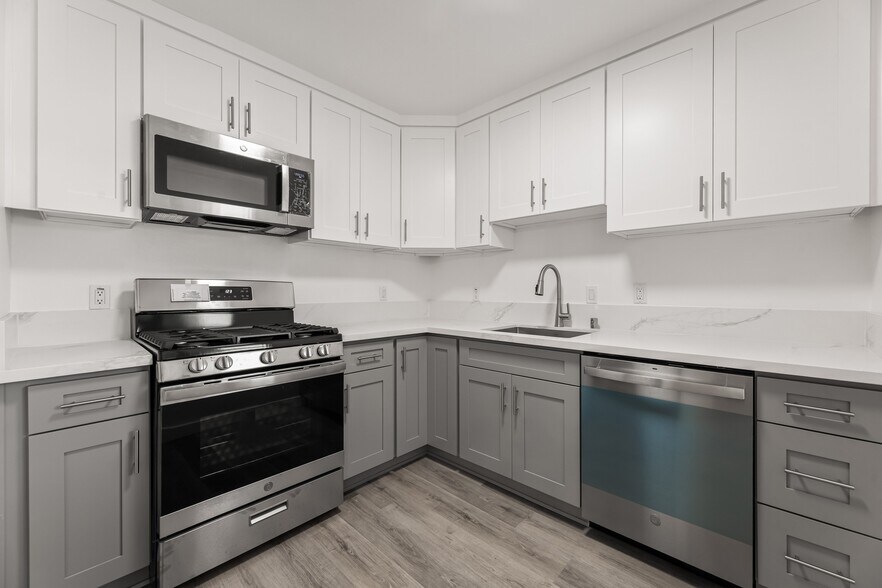More Photos Of 7230 Franklin Ave, Los Angeles Apartments For Sale