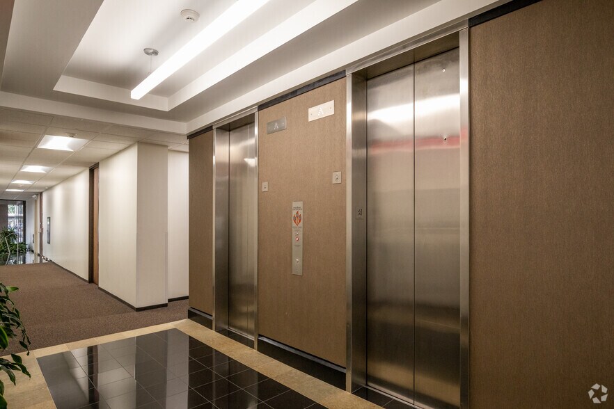 More Photos Of 9601 Katy Fwy, Houston Office For Lease