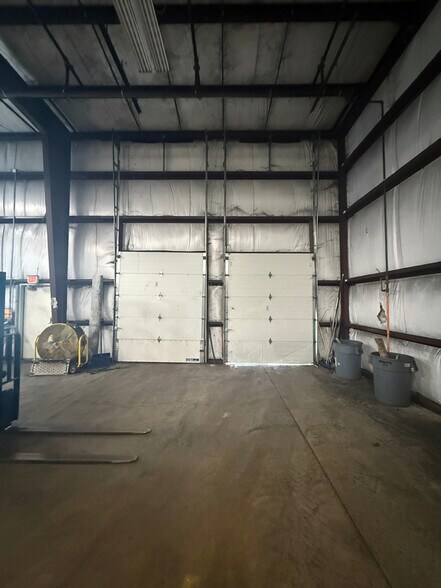 More Photos Of 2202 Wolf Way, West Des Moines Warehouse For Lease