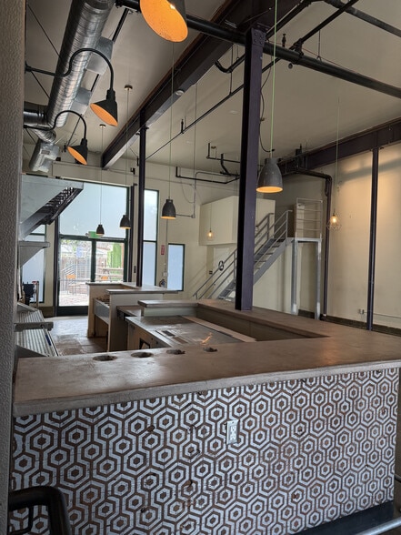 More Photos Of 5924-5930 York Blvd, Los Angeles Restaurant For Lease