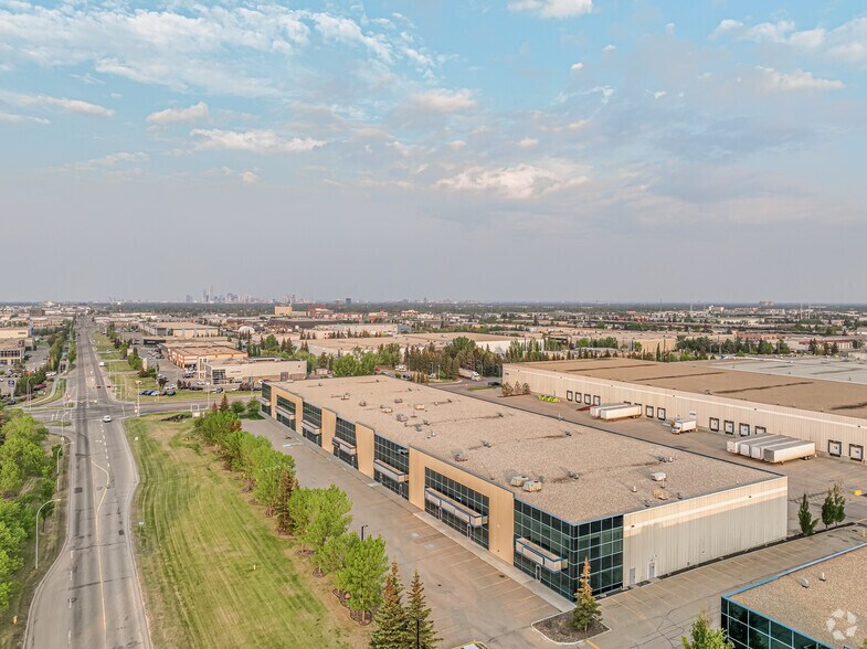 More Photos Of 17815-17851 111 Av NW, Edmonton Warehouse For Lease