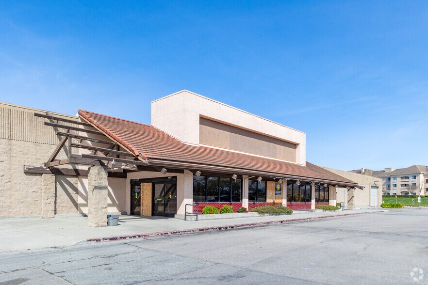 More Photos Of 1067 N Davis Rd, Salinas Garden Center For Lease