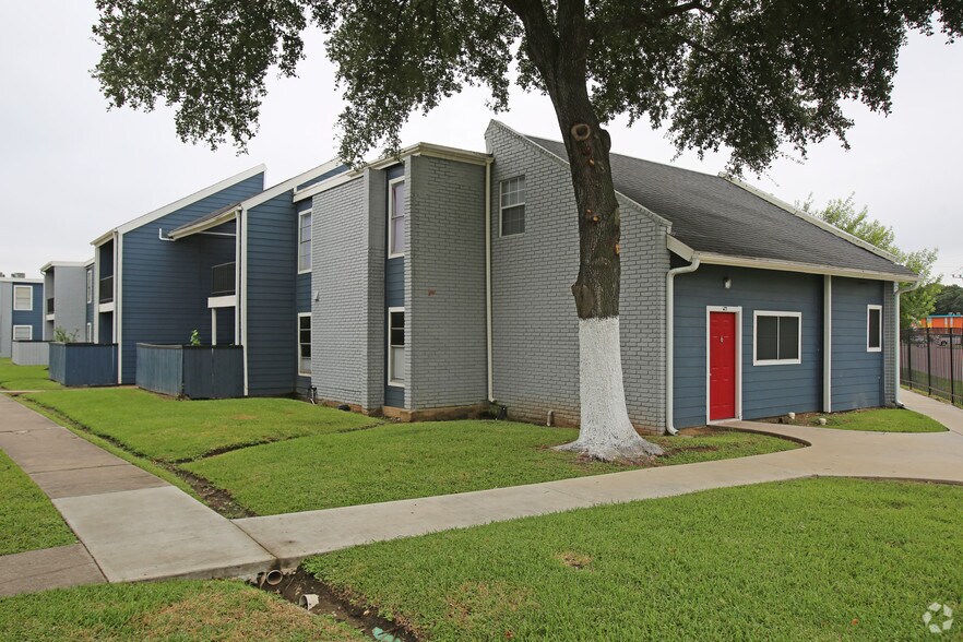 More Photos Of 801 S Allen Genoa Rd, South Houston Apartments For Sale