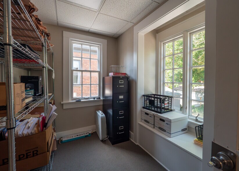 More Photos Of 15 N Franklin St, Delaware Office For Sale