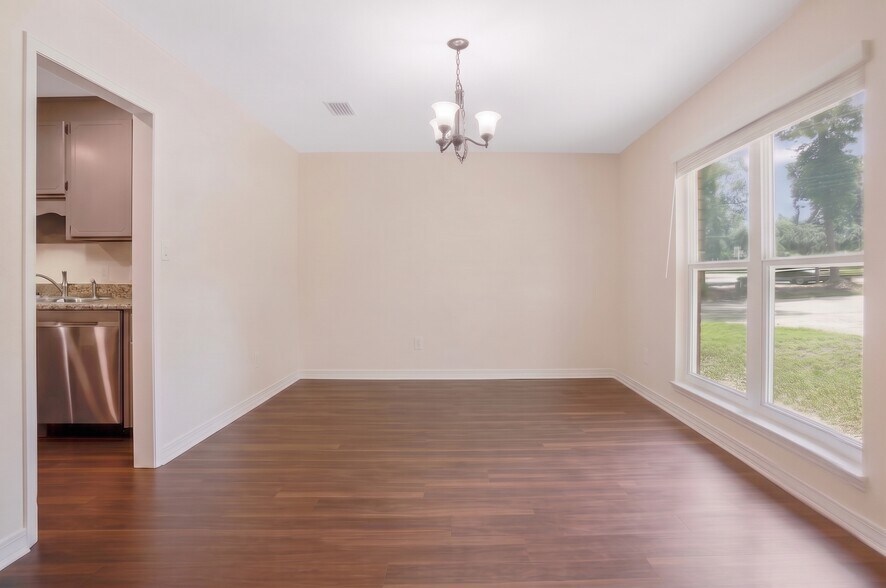 More Photos Of 6904 Fairfield Dr, Pensacola Office For Sale