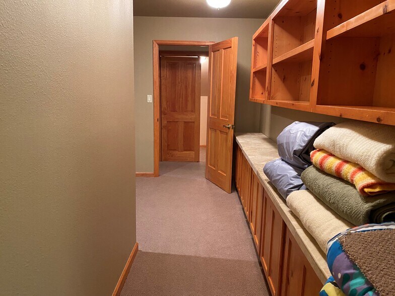 More Photos Of 173 Frontage Rd, South Fork Freestanding For Lease