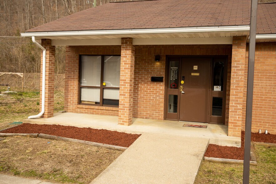 More Photos Of 77 Quail Holw, Inez Apartments For Sale