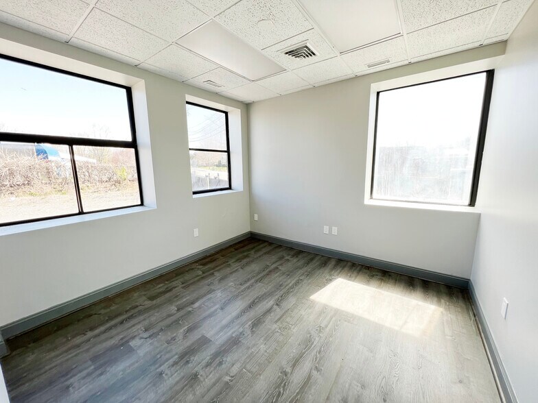 More Photos Of 138 Leland St, Framingham Office For Lease