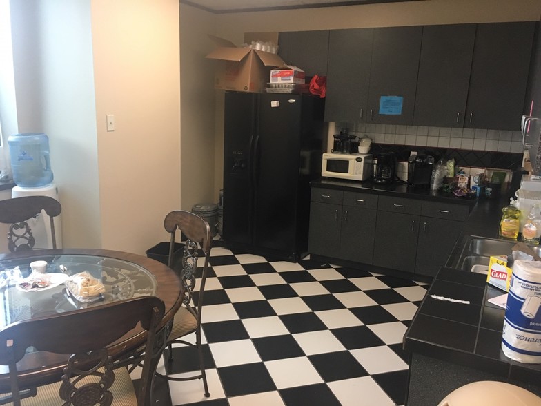 More Photos Of 8727 Fallbrook Dr, Houston Flex For Lease