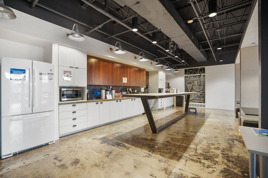 More Photos Of 313 E Anderson Ln, Austin Office For Sale