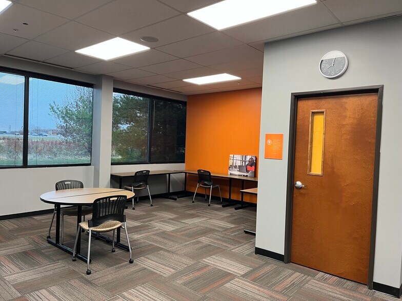 More Photos Of 10765 Lantern Rd, Fishers Office For Lease