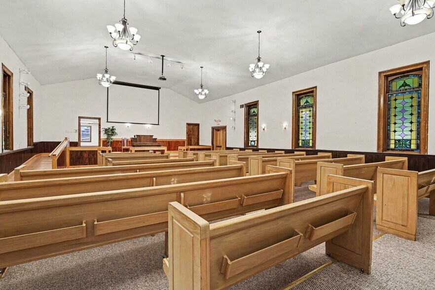 More Photos Of 9 W Shepard St, Hartford Religious Facility For Sale