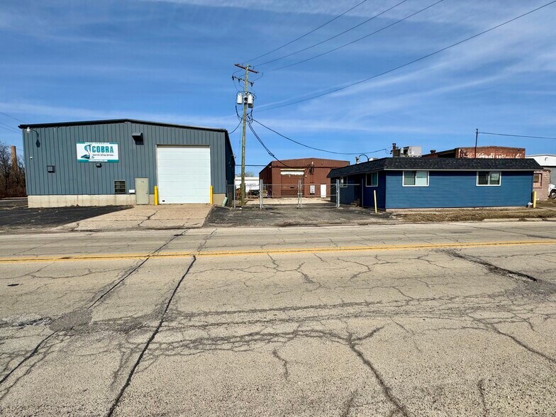 More Photos Of 1910-1912 23rd Ave, Rockford Manufacturing For Sale