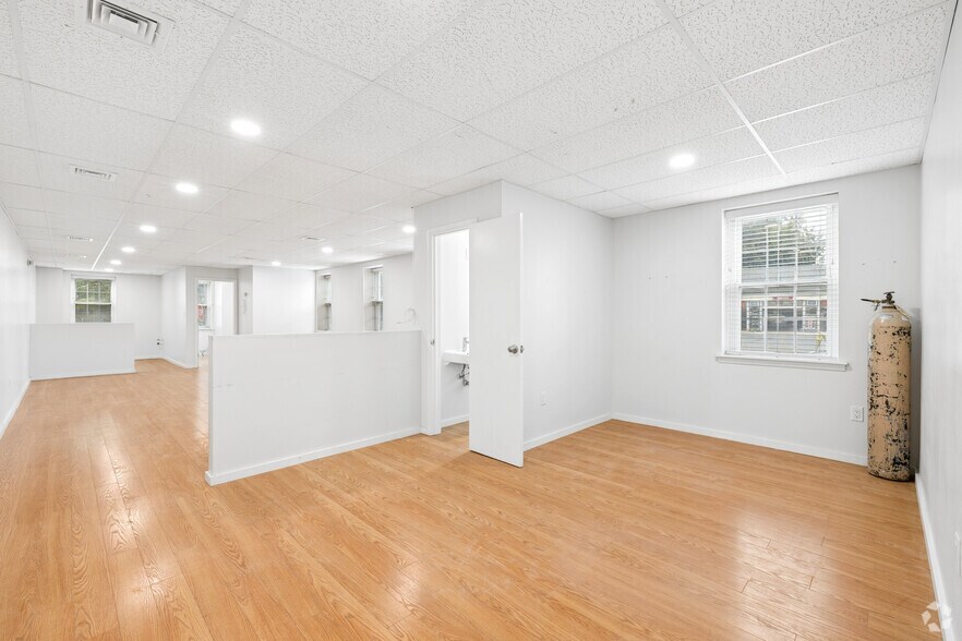 More Photos Of 210 Knickerbocker Rd, Cresskill Medical For Lease