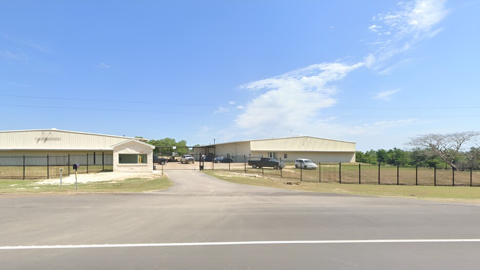 Primary Photo Of 4146 W US Highway 79, Rockdale Warehouse For Sale