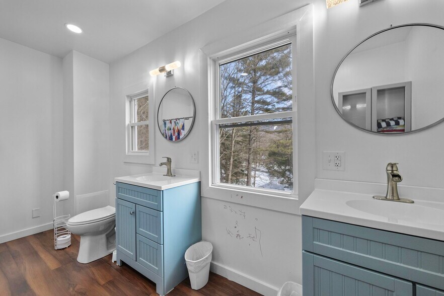 More Photos Of 180 Main St, North Woodstock Hotel For Sale
