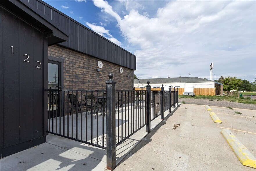 More Photos Of 122 W 6th St, Cheyenne Light Distribution For Lease