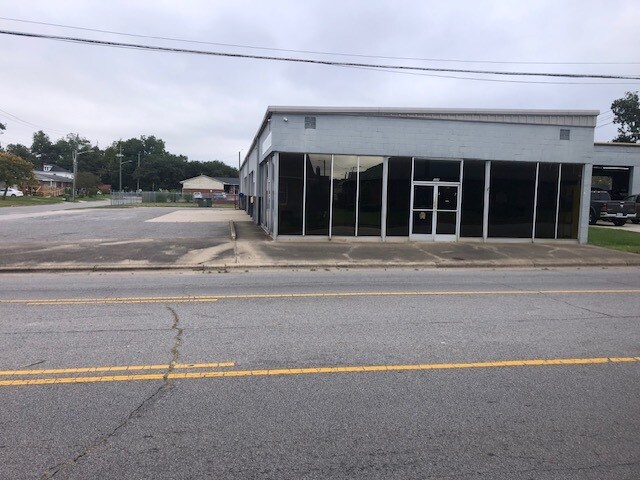 More Photos Of 140 W 3rd St, Washington Service For Lease