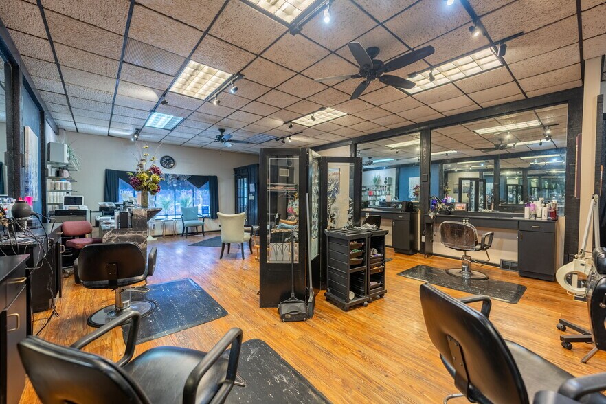 More Photos Of 733-735 Allegheny River Blvd, Verona Storefront For Sale