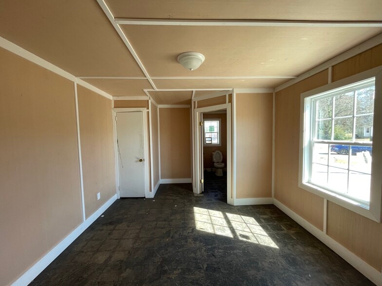 More Photos Of 3310 Fields St, Farmville Warehouse For Sale