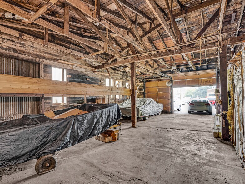 More Photos Of 811 E 1st St, Newberg Storefront Retail Residential For Lease