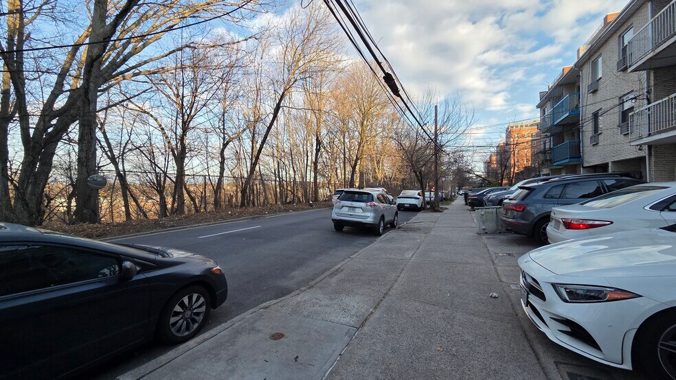 More Photos Of 76-18 Grand Central Pky, Forest Hills Apartments For Sale