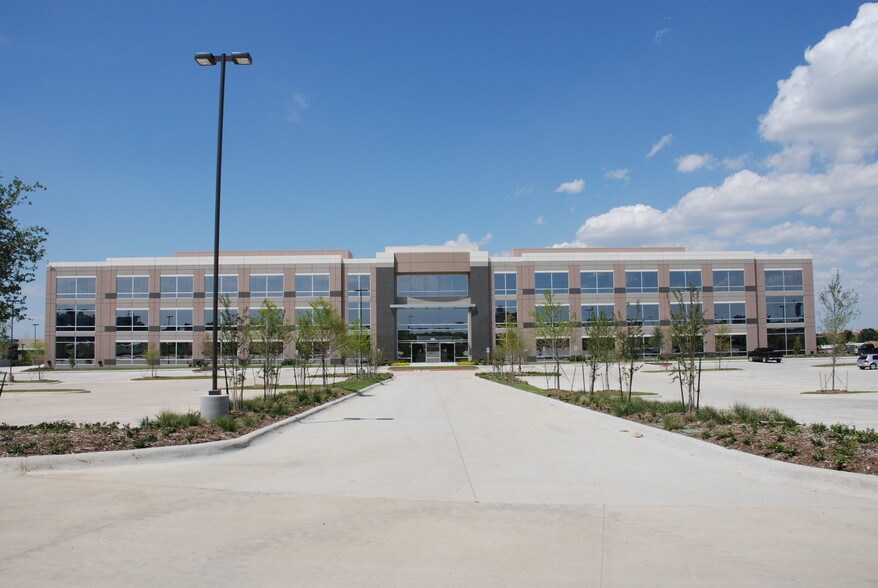 More Photos Of 2101 W John Carpenter Fwy, Irving Office For Lease