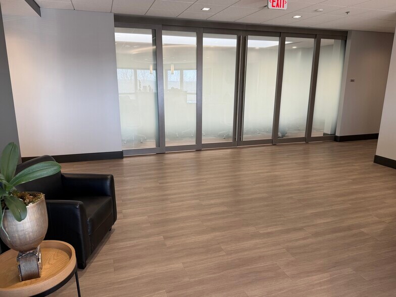 More Photos Of 839 N Perryville Rd, Rockford Office For Lease