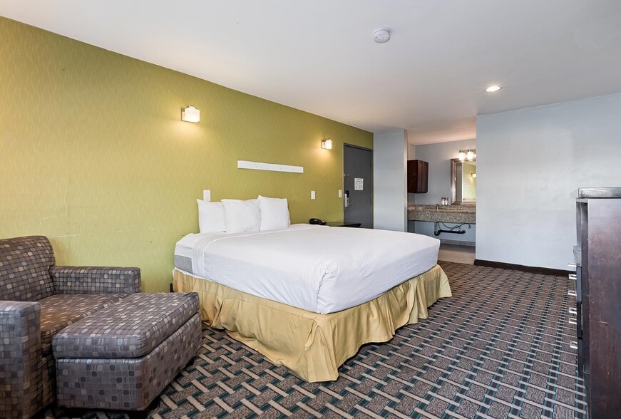 More Photos Of 1717 S Vermont Ave, Los Angeles Hotel For Sale