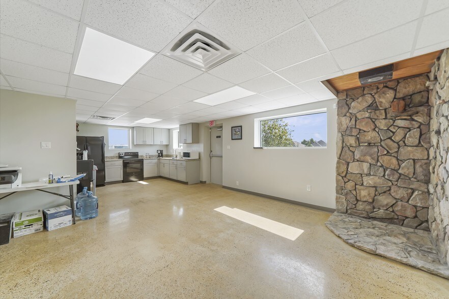 More Photos Of 6551 Calder Dr, Dickinson Warehouse For Sale