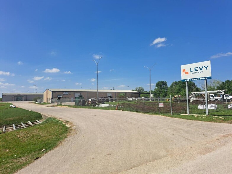 More Photos Of 4000 Burch Drive, Del Valle Land For Sale