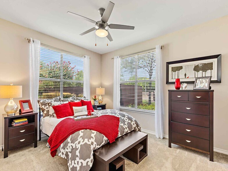 More Photos Of 2000 E Arapaho Rd, Richardson Apartments For Lease