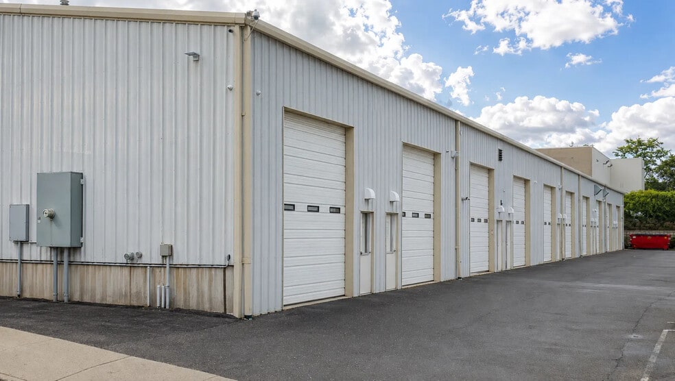 More Photos Of 109 Hamilton Ave, Stamford Warehouse For Sale