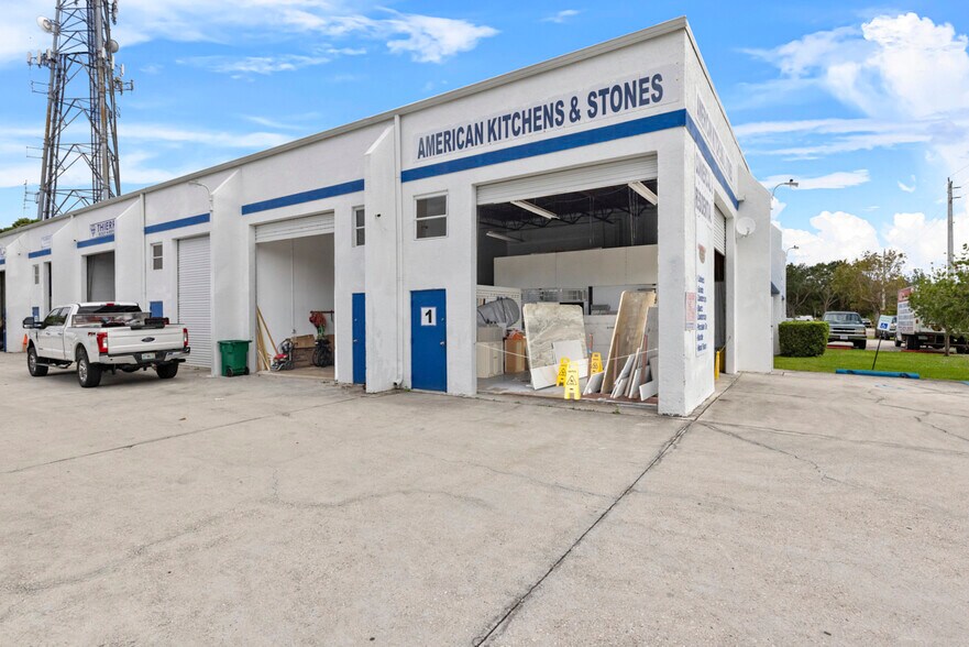 More Photos Of 1593 SE Village Green Dr, Port Saint Lucie Warehouse For Lease