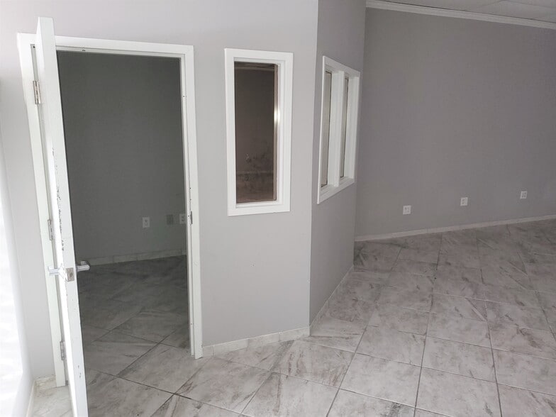 More Photos Of 6005 Fairmont Pky, Pasadena Unknown For Lease