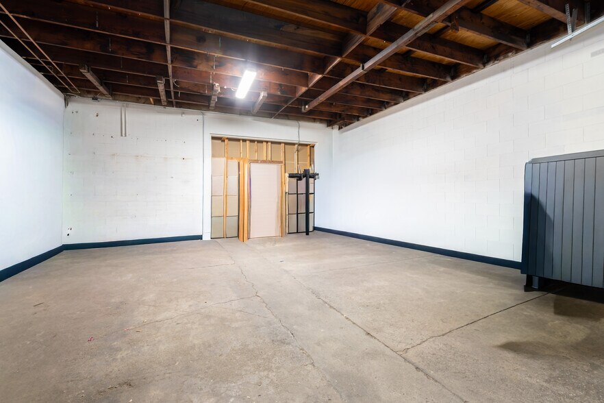 More Photos Of 4943-4941 Telegraph Rd, Los Angeles Showroom For Sale