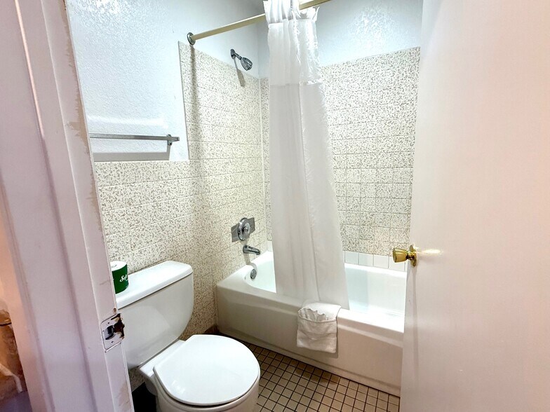 More Photos Of 430 W Palmdale Blvd, Palmdale Hotel For Sale