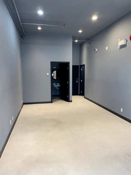 More Photos Of 7252 River Pl, Mission Warehouse For Sale