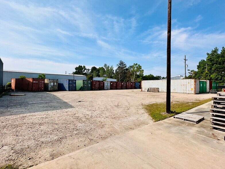 More Photos Of 2614 Industrial Ln, Conroe Unknown For Lease