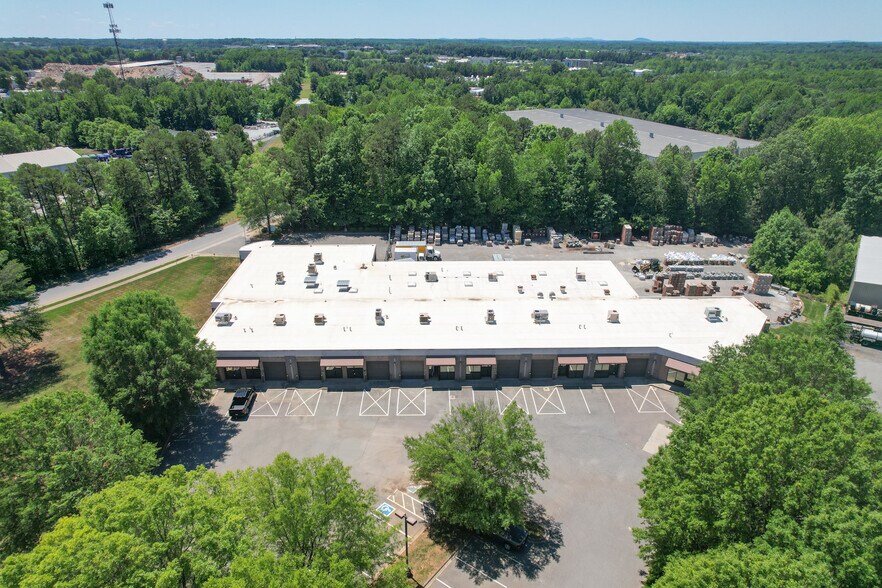 More Photos Of 10015 Metromont Industrial Blvd, Charlotte Warehouse For Lease