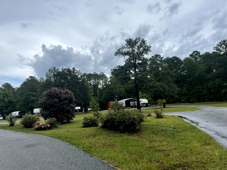 More Photos Of 114 Trailer Park Dr, Macon-Bibb Manufactured Housing Mobile Home Park For Sale