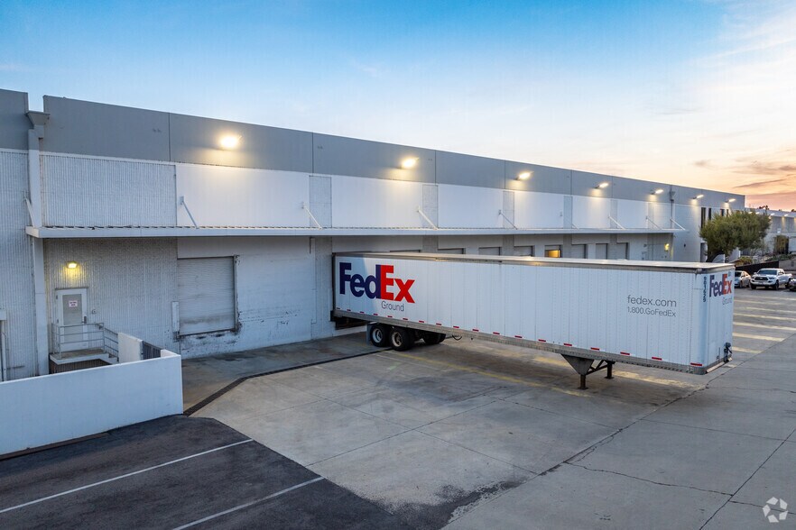 More Photos Of 1344-1388 W Foothill Blvd, Azusa Warehouse For Lease