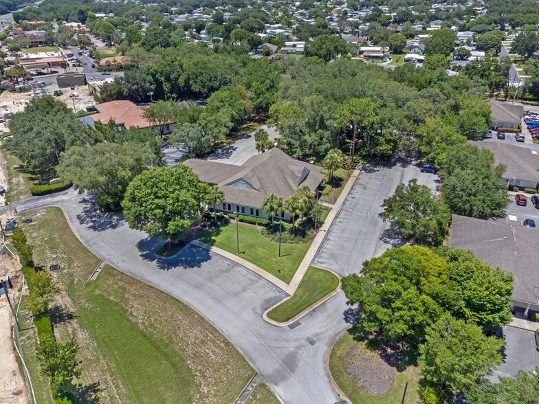 More Photos Of 431 US-441, Lady Lake Bank For Lease