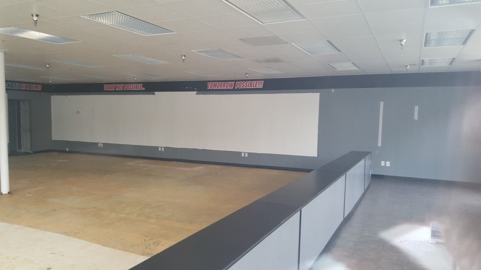 More Photos Of 1425 S Victoria Ave, Ventura General Retail For Lease