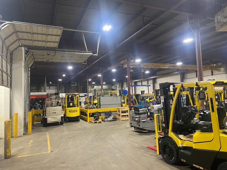 More Photos Of N50 W13824 Overview Dr, Menomonee Falls Warehouse For Sale