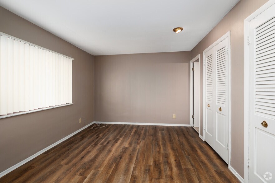 More Photos Of 1001 N McKnight Rd, Saint Louis Apartments For Sale